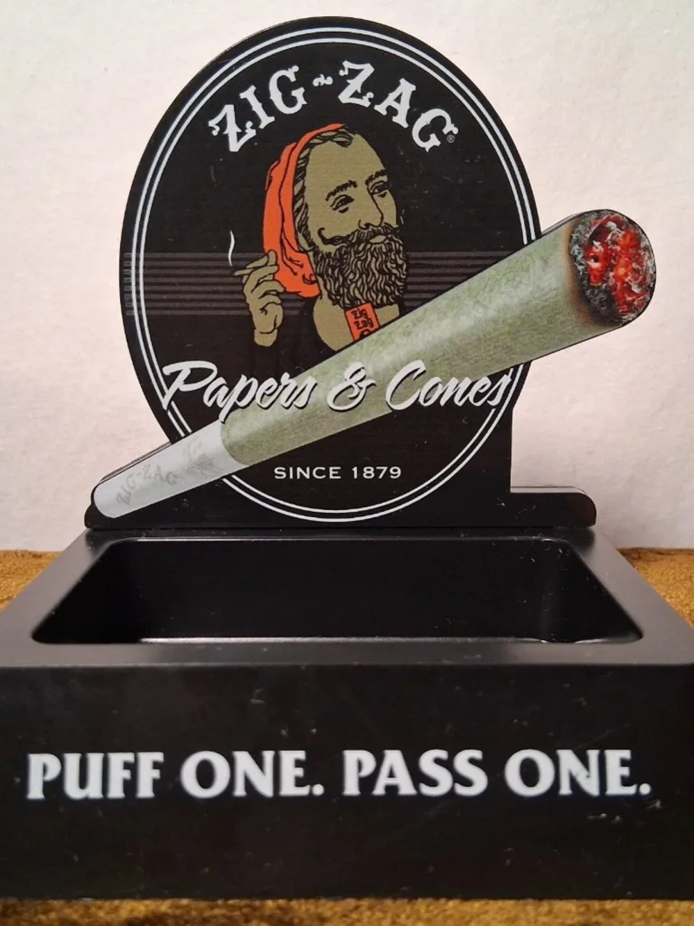 Zig Zag Papers Cones Advertising Display Puff One Pass One Coin Holder Smoke - Picture 1 of 8